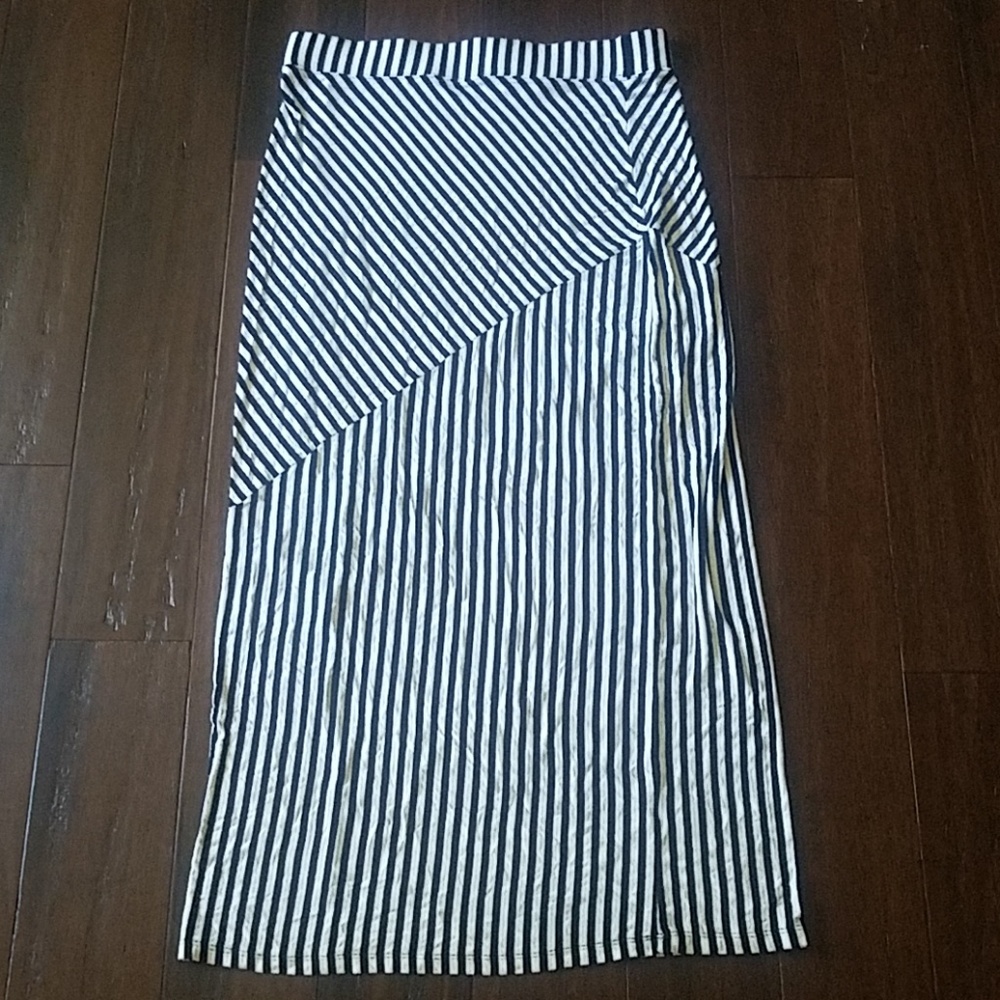 H&M Black and White Maxi L